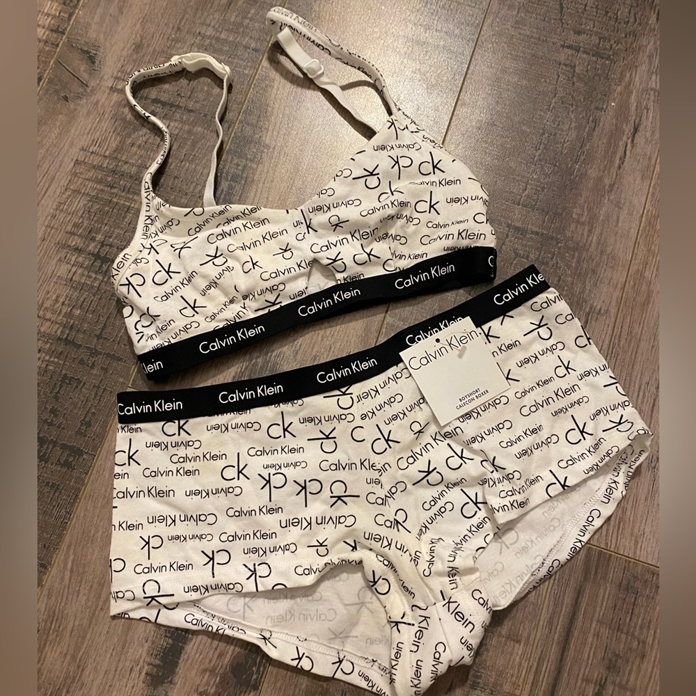 Calvin Klein Logo Bra And Underwear Set